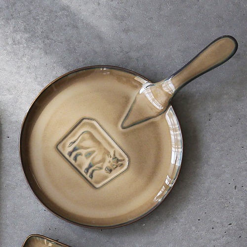 테이블코드까사무띠 이태리 쎄나 컬렉션 - 원형 후라이팬모양 접시 29cm 브라운자체브랜드